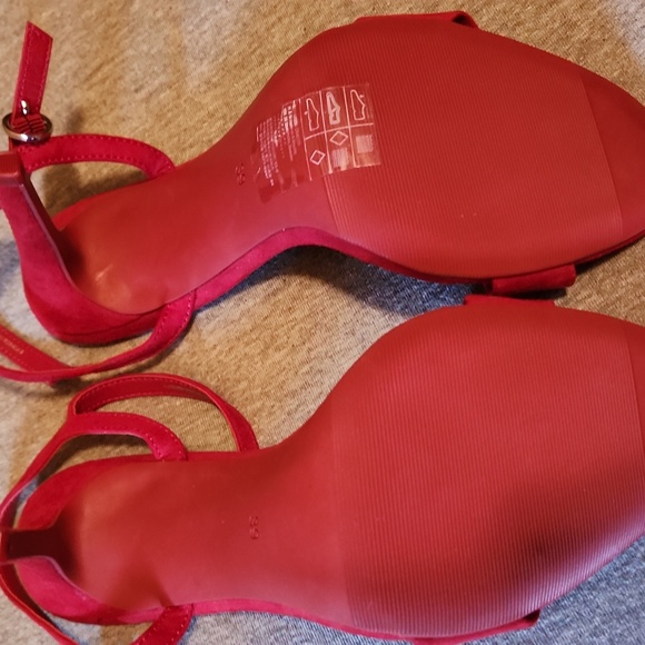 Divided By H&M Red Suade Like Stiletto Heels Size 39 - Picture 3 of 8